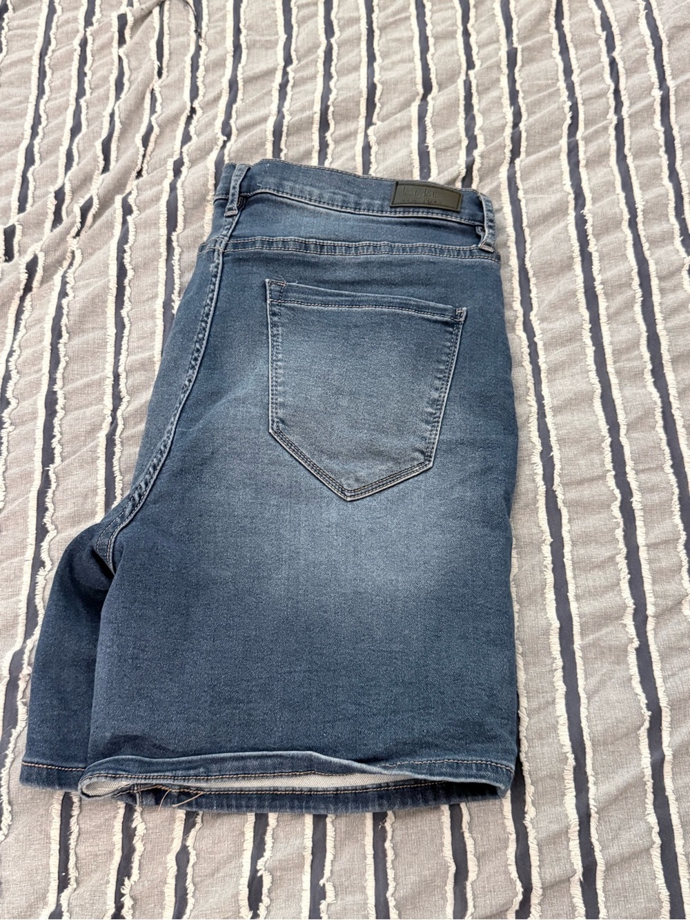 Nicole Miller Women's Slim Straight Denim Shorts - Blue